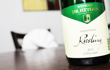 Das Restaurant Haus Schmitz in Kerpen stellt Ihnen den Weißwein Riesling vom Weingut Dr. Heyden im aus dem schönen Rheinhessen vor.